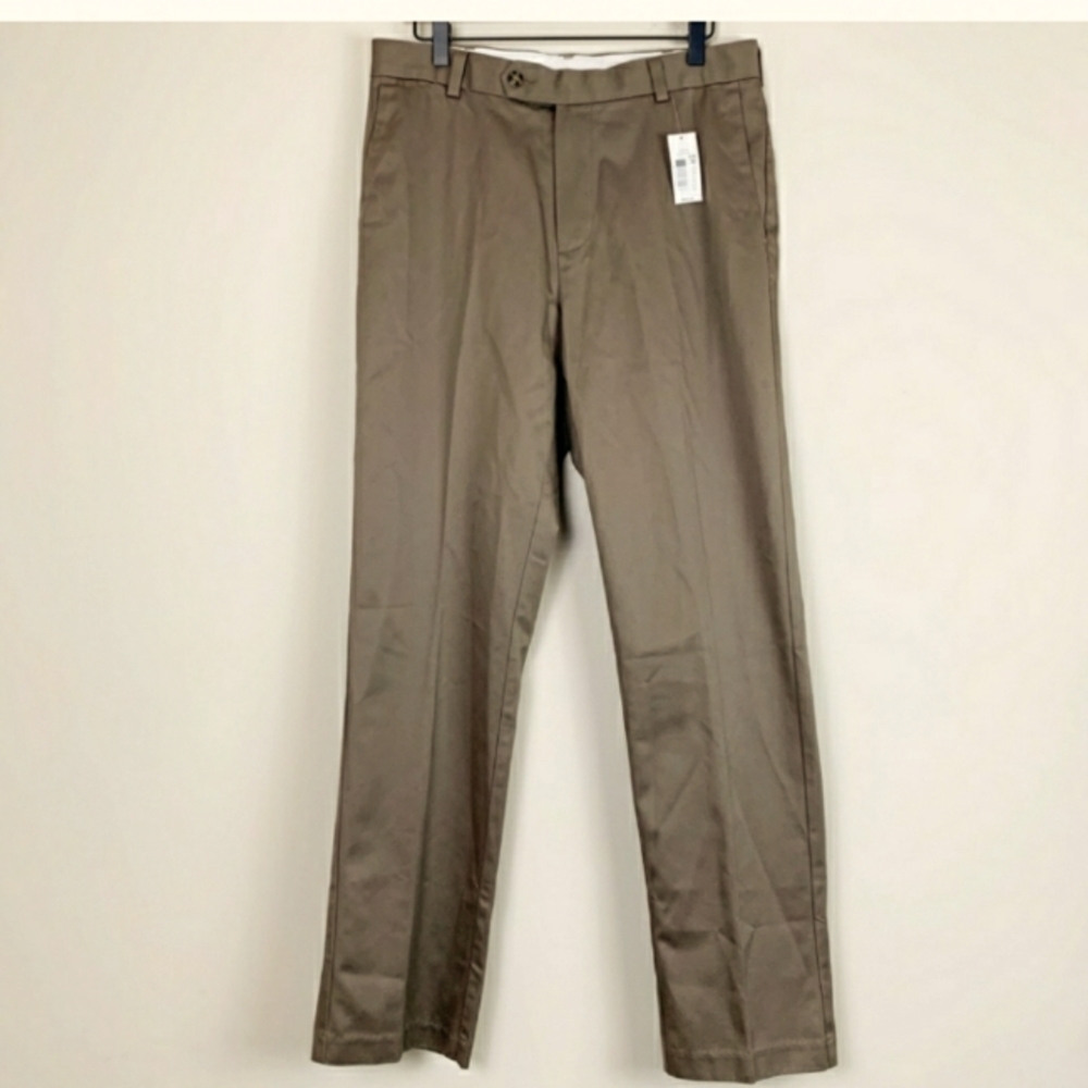 NWT Roundtree & York Men's Pants. Color is TAUPE.
